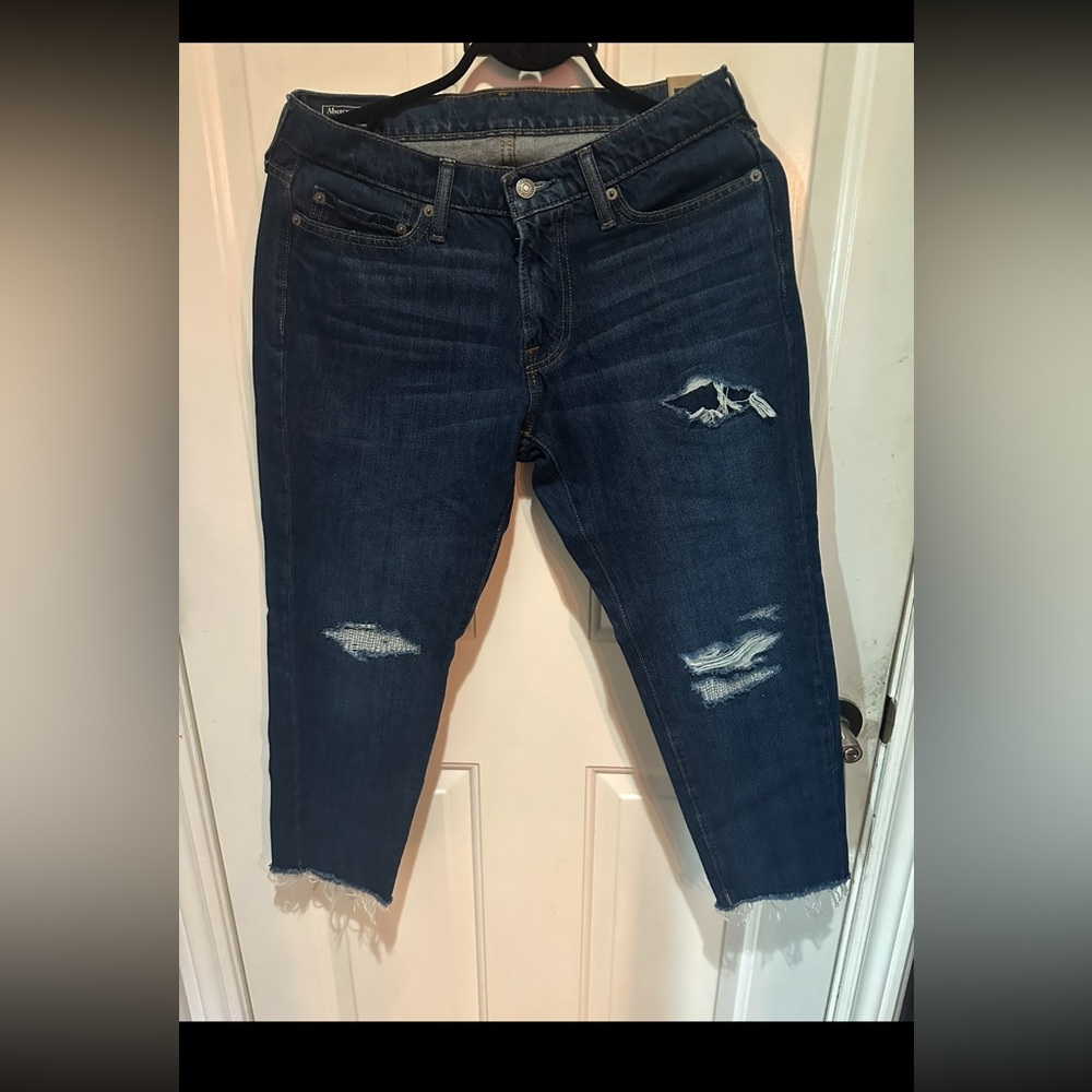 New Abercrombie and Fitch frayed bottom Distressed Dark Blue Women's Jean Capri